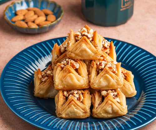 Load image into Gallery viewer, Almond pyramid
