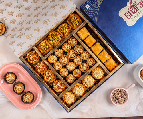 Load image into Gallery viewer, Assorted Baklava Box
