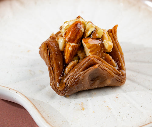 Load image into Gallery viewer, Choco Almond Pyramid baklava
